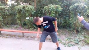 Разбил бутылку об голову