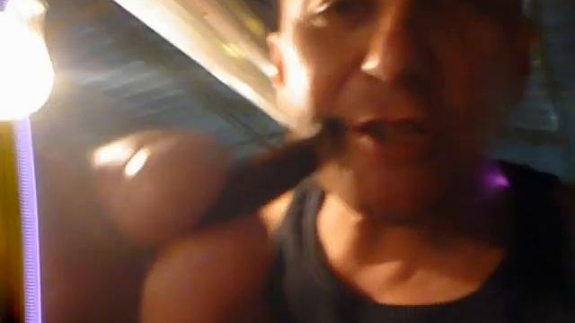 Едим тараканов на рынке Паттайи.MOV смотреть онлайн