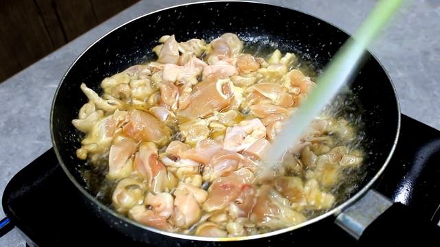 Сытный и вкусный салат из куриной грудки! Hearty and delicious chicken breast salad!