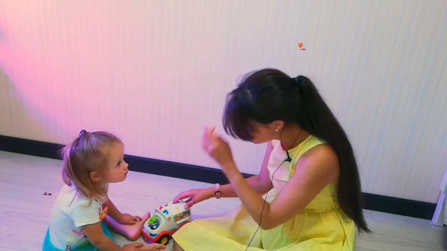 Английский с мамой. Англоминутка: МАШИНКИ. Во что поиграть с детьми. Английский с пеленок.