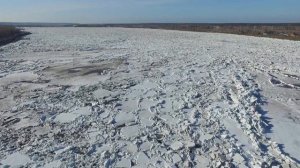 Голова ледохода на Томи в районе Московского тракта (съемки с квадрокоптера МЧС)