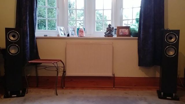 Tannoy Revolution XT6F, Cambridge CXA60, Rotel RCD06 смотреть онлайн