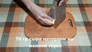 Очень вкусный салат с копченой курицей. Долго на столе не задержится!