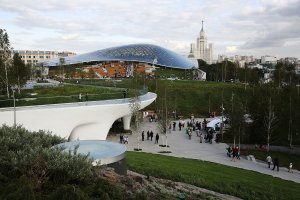 В выходной день в центре Москвы.