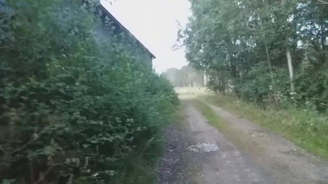 Мужик с рюкзаком в белых штанах 310719 смотреть онлайн