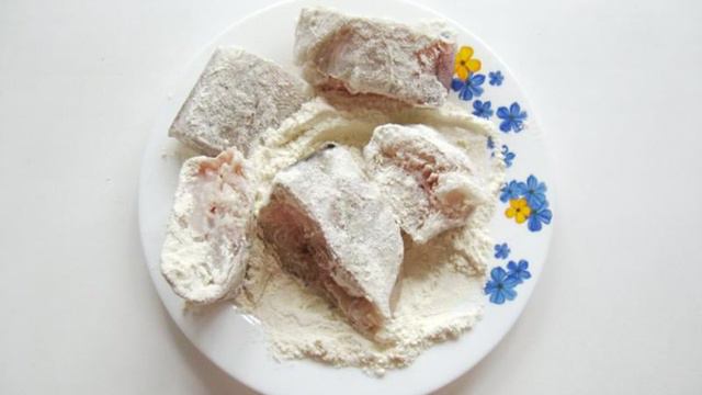 Жареный минтай с луком