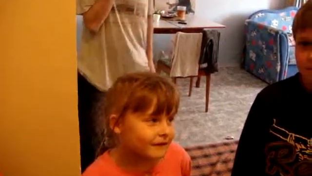 Алену поздравляют с 2 годиками Вероника и Кирилл смотреть онлайн