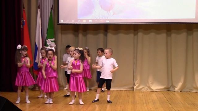 танец "Ручки, ручки", воспитанники детского сада "Солнышко" смотреть онлайн