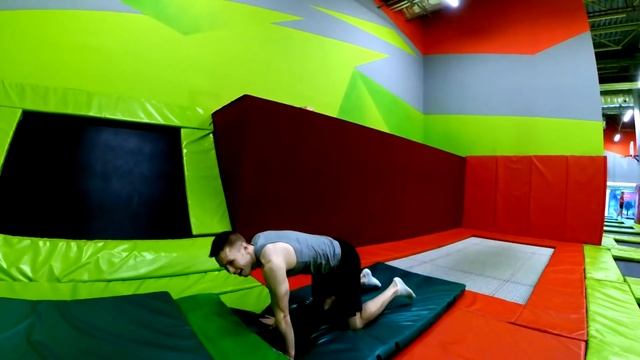 ИГРА ЗАМРИ НА ОТЖИМАНИЯ! ЗАРУБА С НАСТЕЙ! ЗАМРИ ЧЕЛЛЕНДЖ! смотреть онлайн