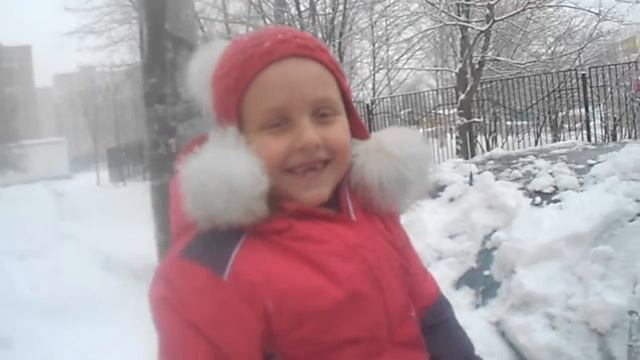 а вам слабо так почистить машину от снега ? смотреть онлайн