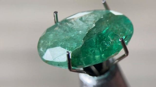 Натуральный изумруд 3,98 карат из Замбии