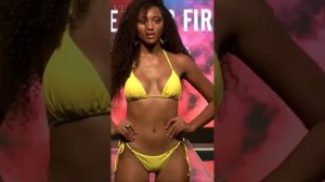 ДЕВУШКИ В БИКИНИ/Показ моды