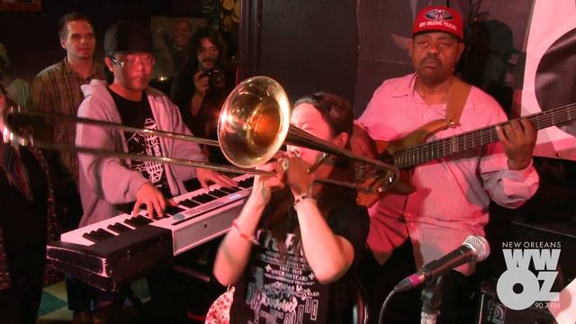 Kermit Ruffins - Hold That Tiger смотреть онлайн