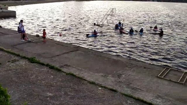 Водное поло на каное интересная игра! смотреть онлайн
