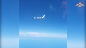 Два Су-27 перехватили над Чёрным морем самолёт-разведчик RC-135 и 2 многоцелевых истребителя «Тайфун