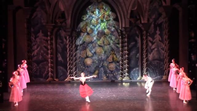 Slippery scene, Sorry guy, ballet Скользкая сцена, балет, жаль парня.. Всякое бывает... смотреть онлайн