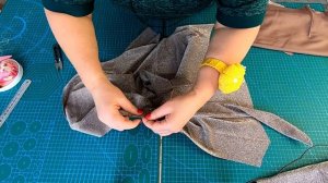 Праздничное платье с узлом. Обзор и пошив из ткани диско.mp4