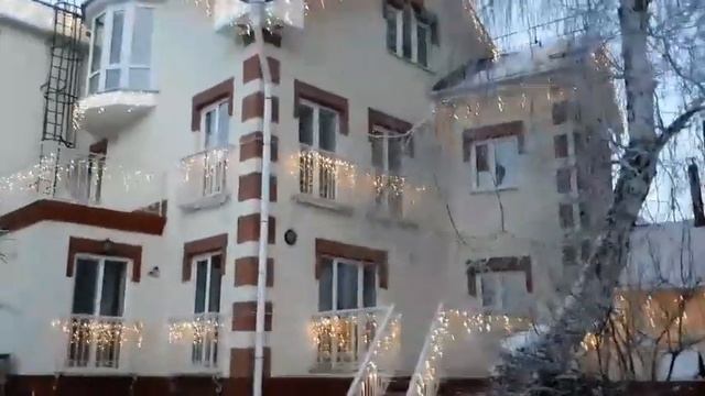 Волшебное преображение дома на Новый год - Праздничная иллюминация смотреть онлайн