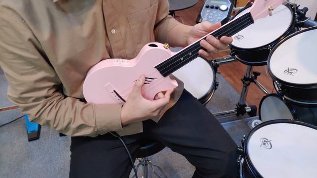 Enya Nova U EQ 카본 우쿨렐레(1) смотреть онлайн