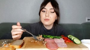 МЫ ЖДЕМ ПОПОЛНЕНИЕ/ МУКБАНГ/ гречка с тушенкой из лося, колбаса, овощи/не асмр/mukbang/no asmr