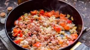 Тушеная капуста с фаршем и рисом