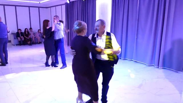 ЧОТИРИ ВОЛИ ПАСУ Я - ВЕСІЛЬНА ПОЛЬКА. ВЕСІЛЛЯ В РЕСТОРАНІ SILVER. ВІДЕОЗЙОМКА @narodni_pisni смотреть онлайн