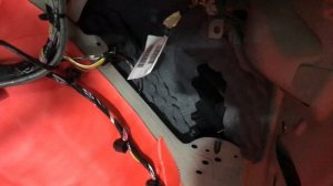 Владелец Вольво хс40 отмечал слабую шумоизоляцию салона, доработали современными материалами