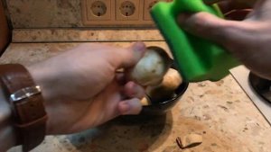 Как почистить шампиньоны