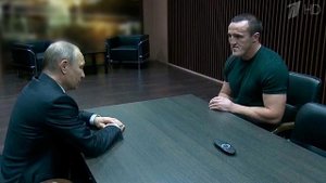В Екатеринбурге Владимир Путин встретился со звездой бокса Денисом Лебедевым