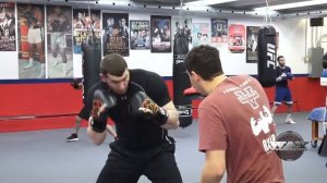 Arslanbek Makhmudov, introduction and first pro fight
