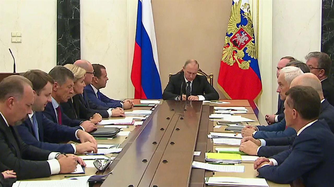 Владимир Путин: Минимальный размер оплаты труда должен сравняться с прожиточным минимумом