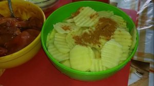 Супер ужин!   Свинина с картофелем в духовке!!