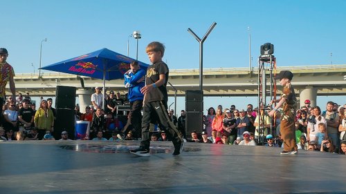 Er uxlayotganda, xotini sikiladi (porno)