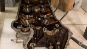 Замена цепи ГРМ Suzuki Grand Vitara FT ч.13. Сняли капот, для удобства.