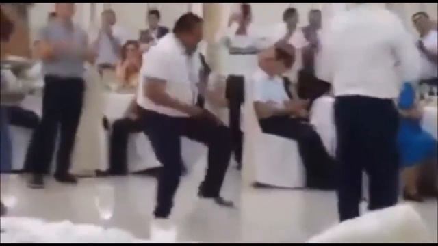 АЗЕРЫ ТАНЦУЮТ смотреть онлайн