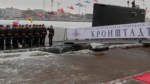 В Петербурге официально приняли в состав дизель-электрическую подводную лодку «Кронштадт»