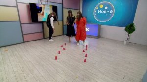 Веселый челлендж с колготками и теннисными мячами