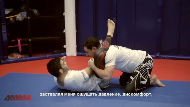 Треугольник без руки соперника. Удушающий прием от черного пояса по BJJ Валесио Сенна и 4MMA