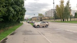 Прогулка по улице Воронцовские пруды рядом с Мечетью Хатам Аль-Анбия, г. Москва, 18.07.2023