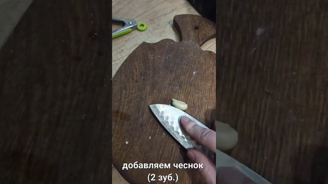 Стейк из свинины. Сочный стейк на сковородке