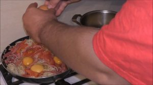 Макароны с яйцом на сковороде. Запеканка из макарон.mp4