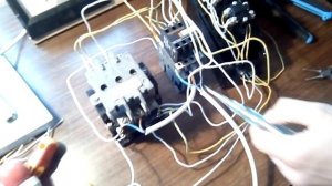 Реверсивное включение пускателей с блокировкой от двойного включения. КАК СОБРАТЬ?