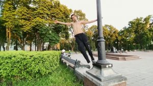 ЕЁ ПЕРВЫЕ ТРЮКИ НА СКЕЙТЕ