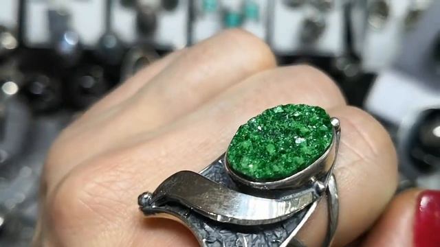 Невероятные украшения из серебра с натуральными камнями на выставке "Сокровища Петербурга"