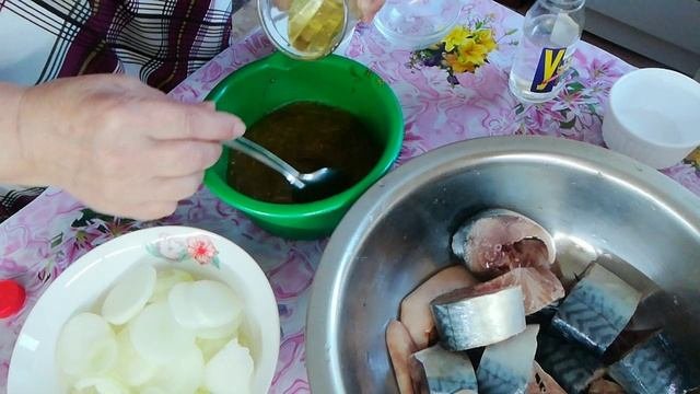 СКУМБРИЯ ВО ВКУСНОМ МАРИНАДЕ.