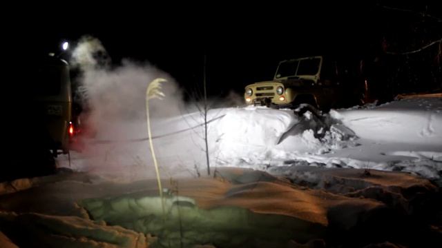 УАЗ в глубоком снегу смотреть онлайн
