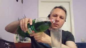 ASMR ИТИНГ. КУШАЮ БУТЕРБРОДЫ С КОПЧЁНОЙ КОЛБАСОЙ И ПЬЮ ТАРХУН