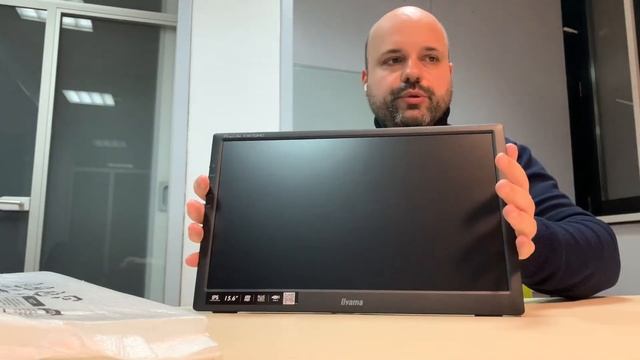 Iiyama ProLite X1670HC unboxing смотреть онлайн