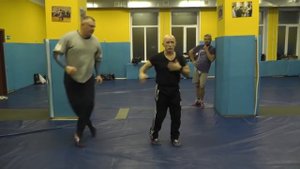 В Н Крючков  Использование 'восьмерки' в защите и контратаке