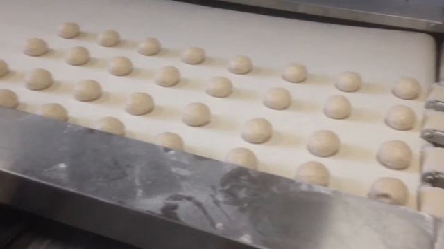 Enkomak Fırın Makinaları Kesme Yuvarlama Tartma Tava Dizme Makinaları смотреть онлайн